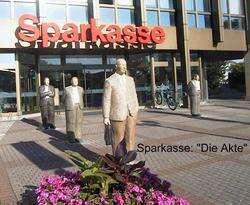 Lechner - vor der Sparkasse
